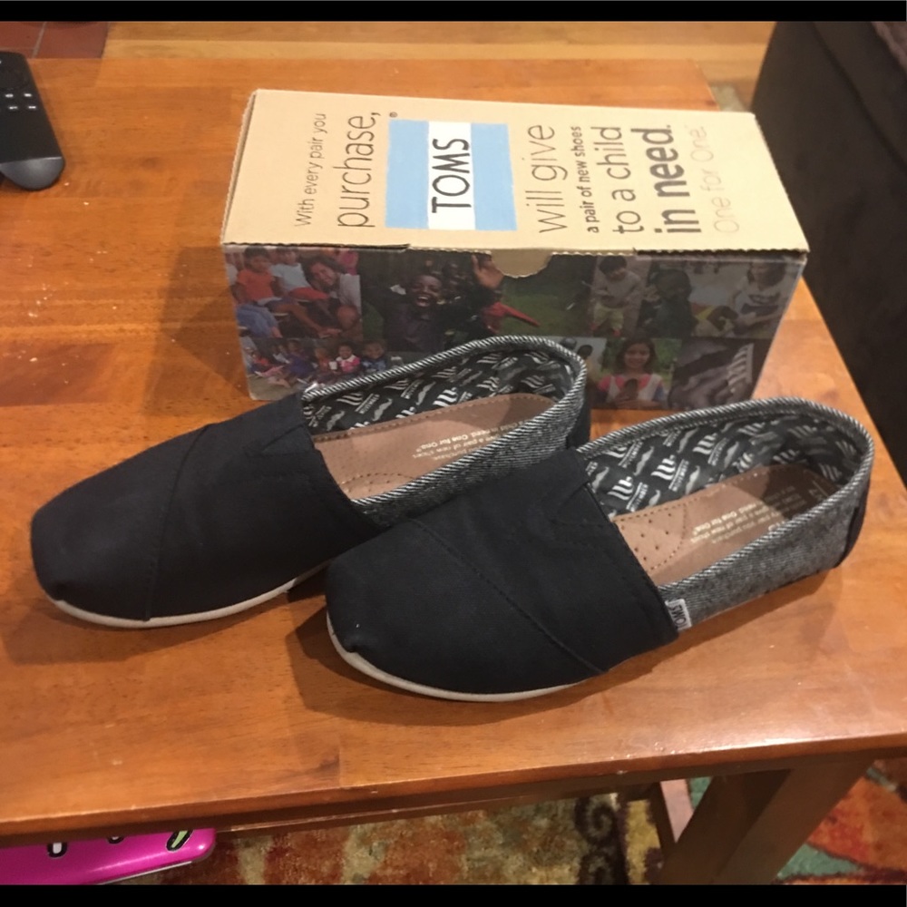 TOMS for Movember Grey and Black - women’s